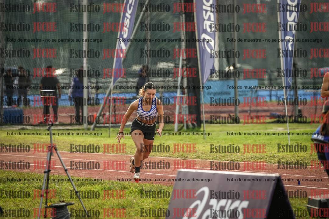 Fotos del salto en largo de mujeres