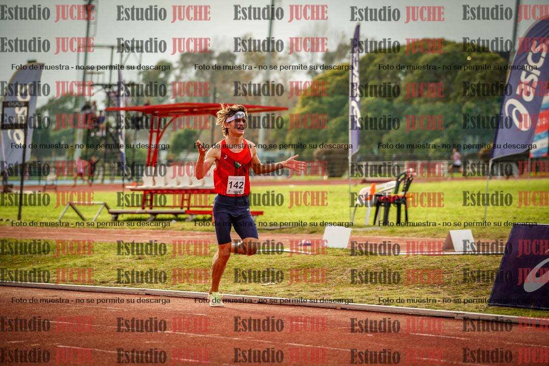 Fotos de los 3000 m con obstáculos de varones