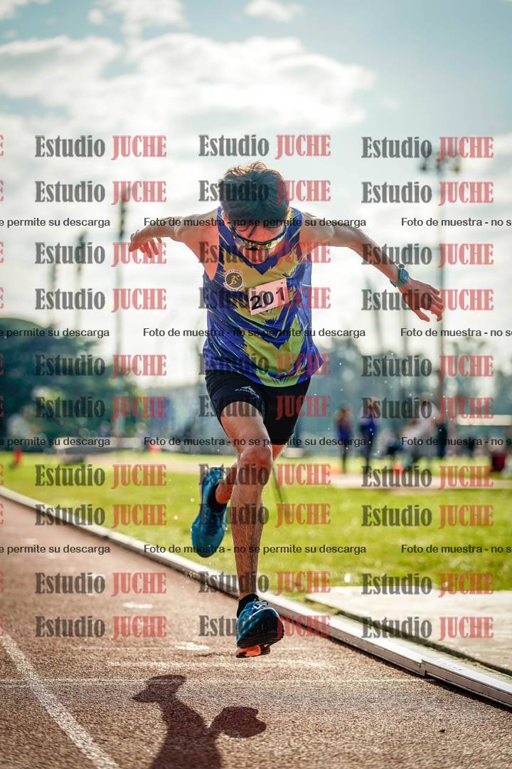 Fotos de los 2000 m con obstáculos de varones