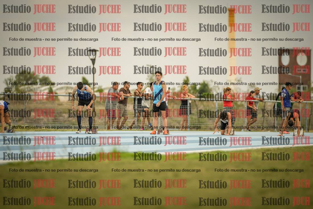 Fotos de los 300 m llanos de varones