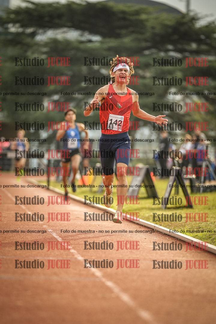 Fotos de los 3000 m con obstáculos de varones