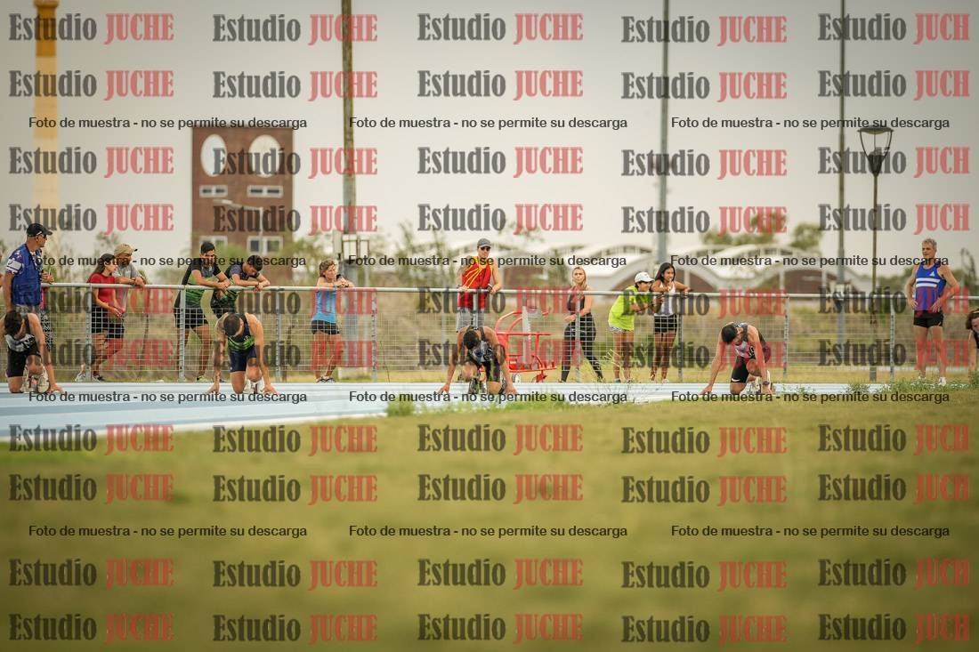 Fotos de los 300 m llanos de varones