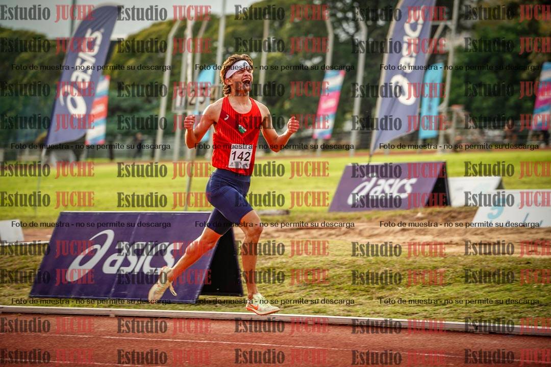 Fotos de los 3000 m con obstáculos de varones