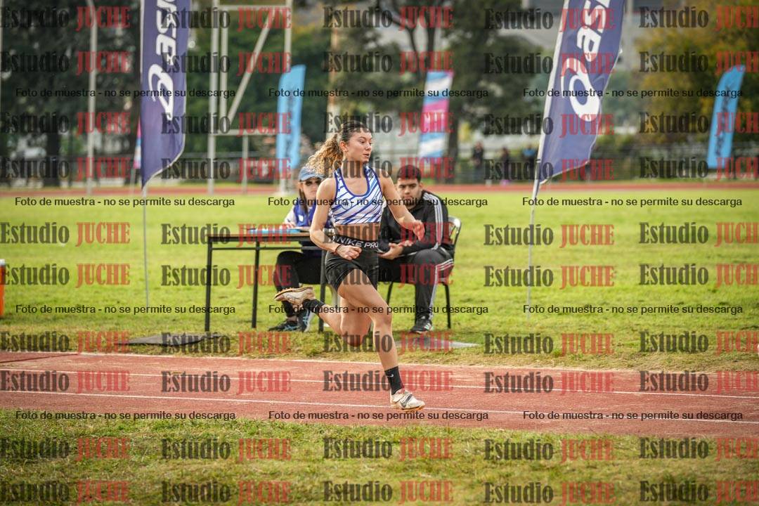 Fotos del salto en largo de mujeres