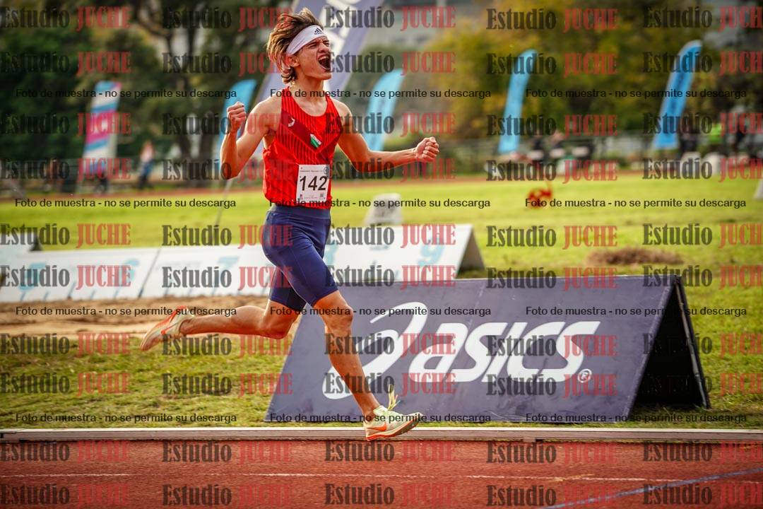 Fotos de los 3000 m con obstáculos de varones