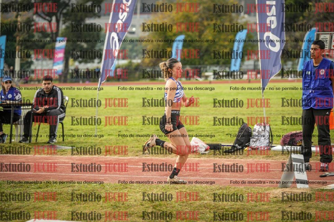 Fotos del salto en largo de mujeres