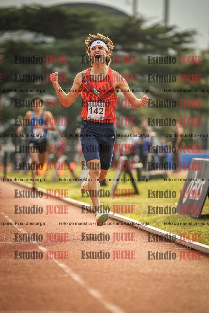 Fotos de los 3000 m con obstáculos de varones