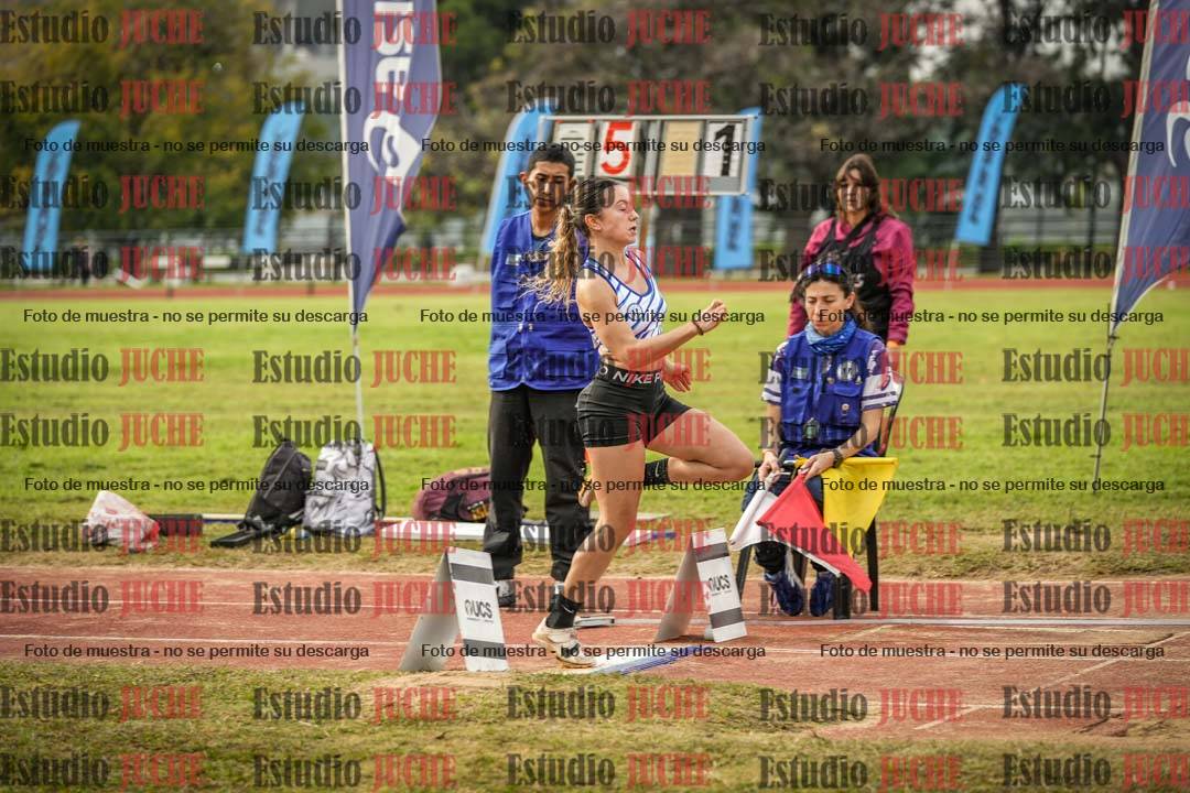 Fotos del salto en largo de mujeres