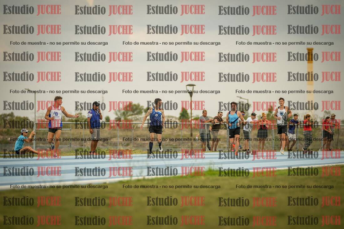 Fotos de los 300 m llanos de varones