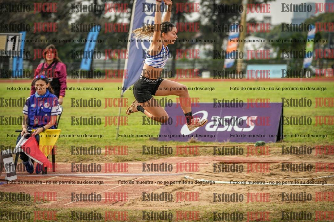Fotos del salto en largo de mujeres