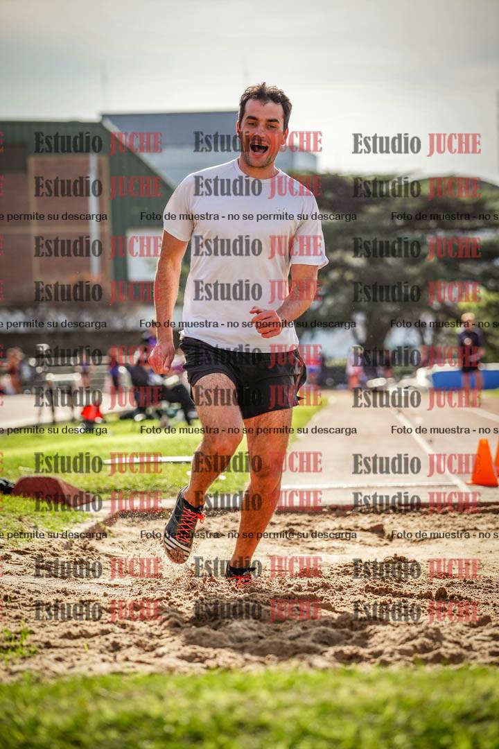 Fotos del salto en largo de varones