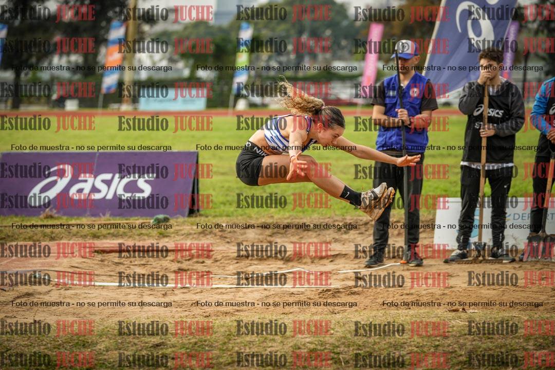 Fotos del salto en largo de mujeres