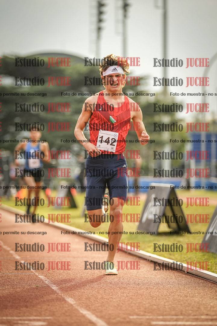 Fotos de los 3000 m con obstáculos de varones