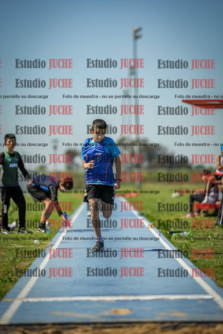 Fotos del salto en largo de varones - U12