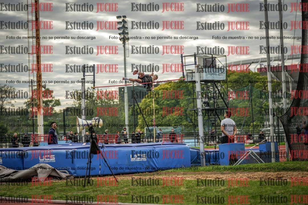 Fotos del salto con garrocha de mujeres y varones