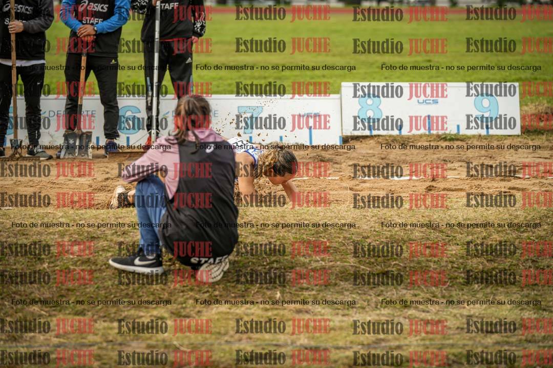 Fotos del salto en largo de mujeres
