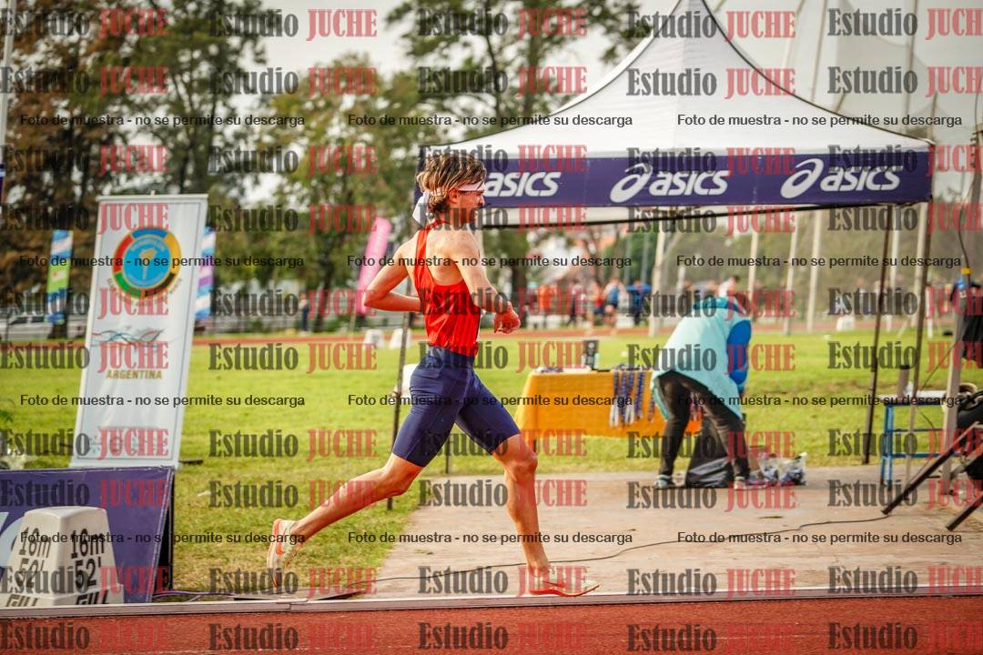 Fotos de los 3000 m con obstáculos de varones