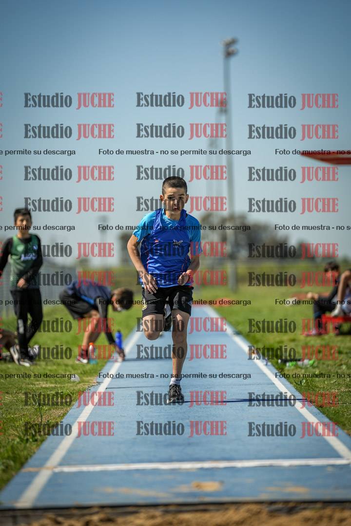 Fotos del salto en largo de varones - U12