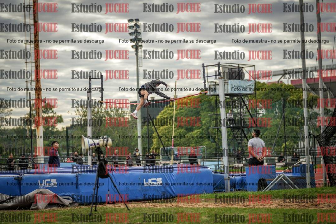 Fotos del salto con garrocha de mujeres y varones