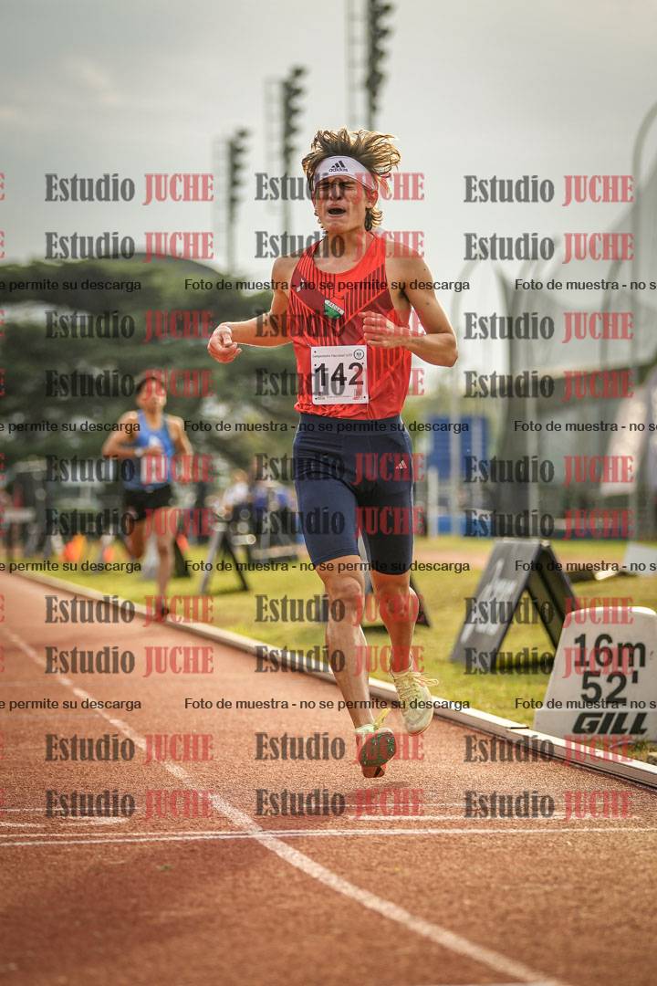 Fotos de los 3000 m con obstáculos de varones