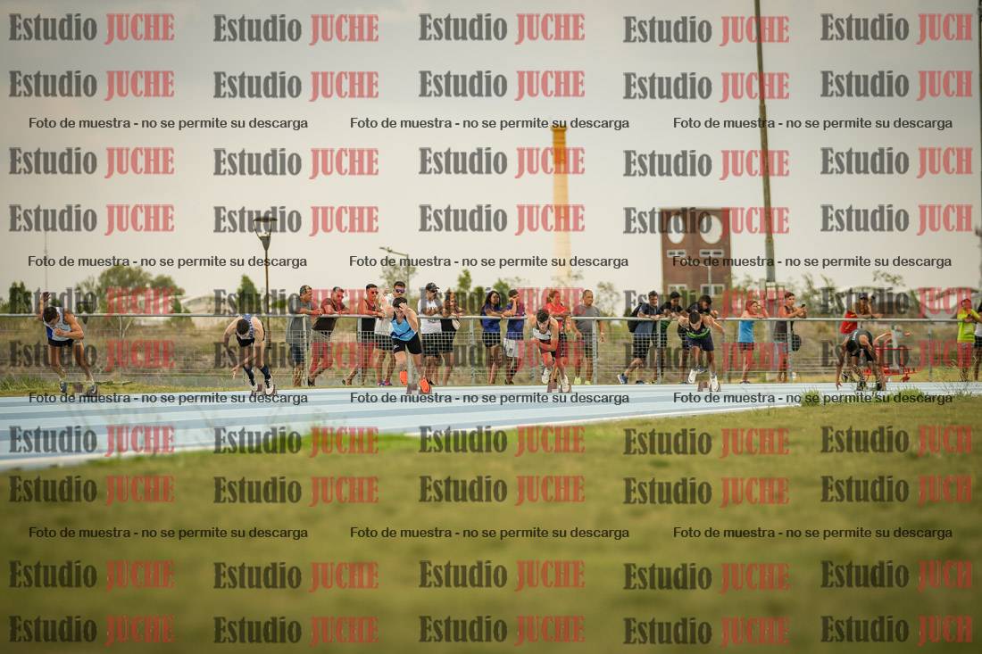 Fotos de los 300 m llanos de varones