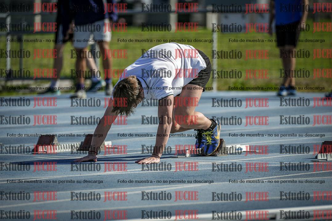Fotos de los 100 m llanos de varones - U17