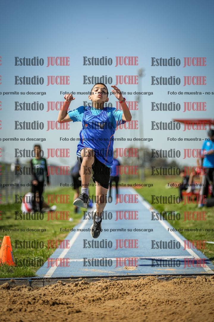 Fotos del salto en largo de varones - U12