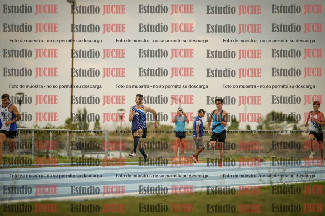 Fotos de los 300 m llanos de varones