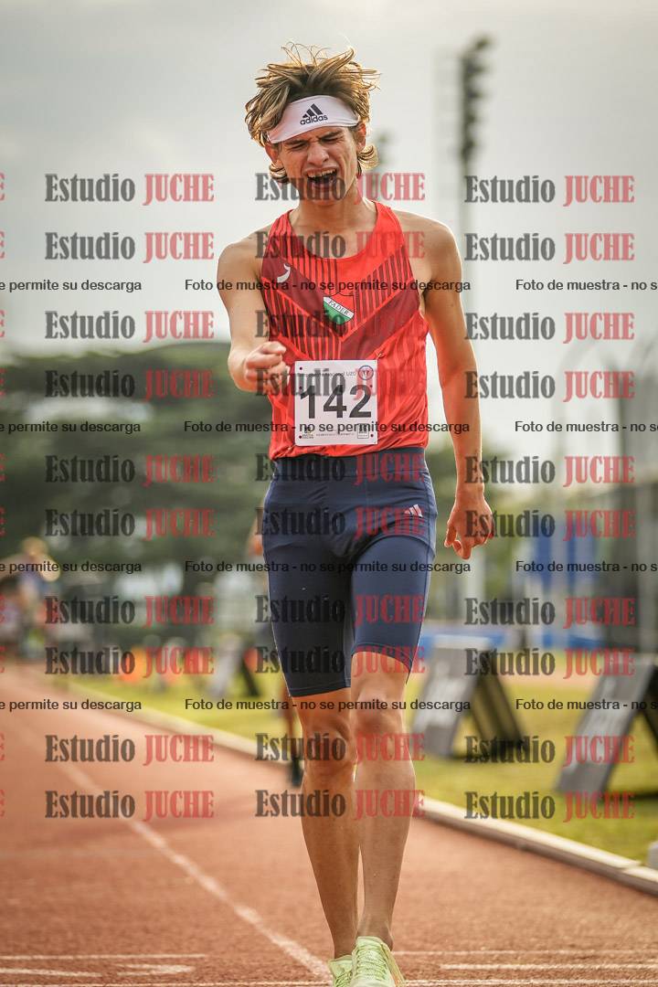 Fotos de los 3000 m con obstáculos de varones