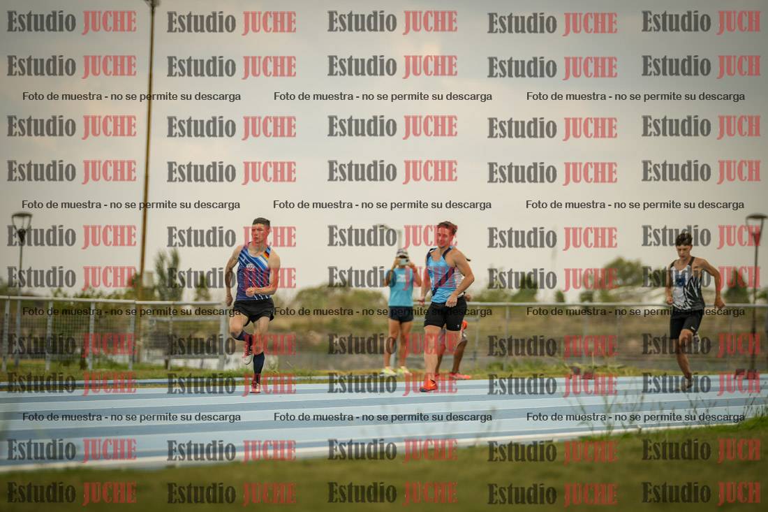 Fotos de los 300 m llanos de varones