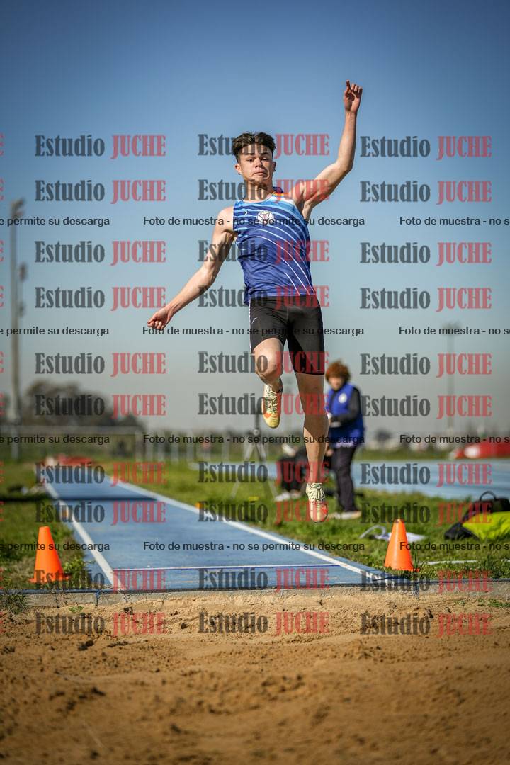 Fotos del salto en largo de varones