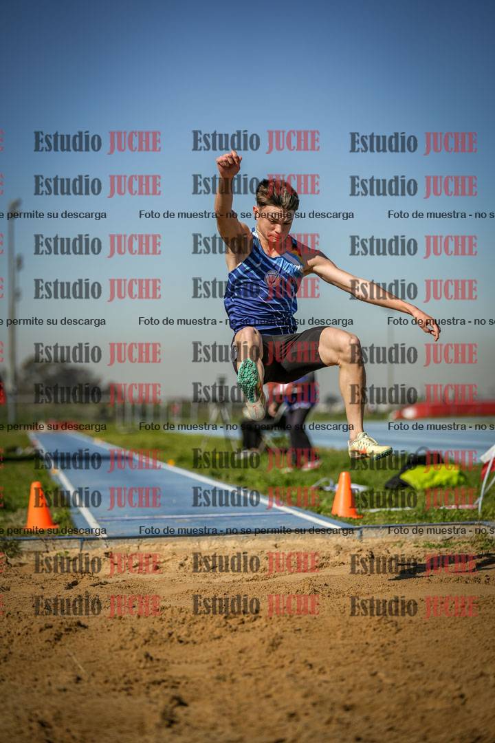 Fotos del salto en largo de varones