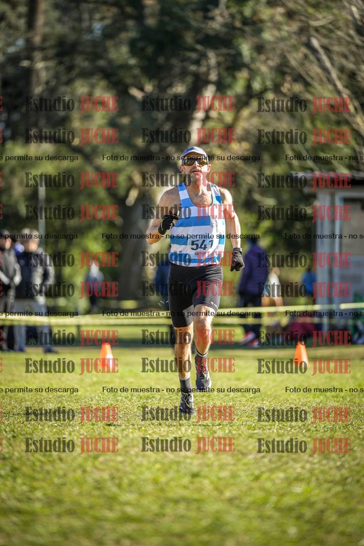 Fotos de la llegada del cross de 4000 m - varones