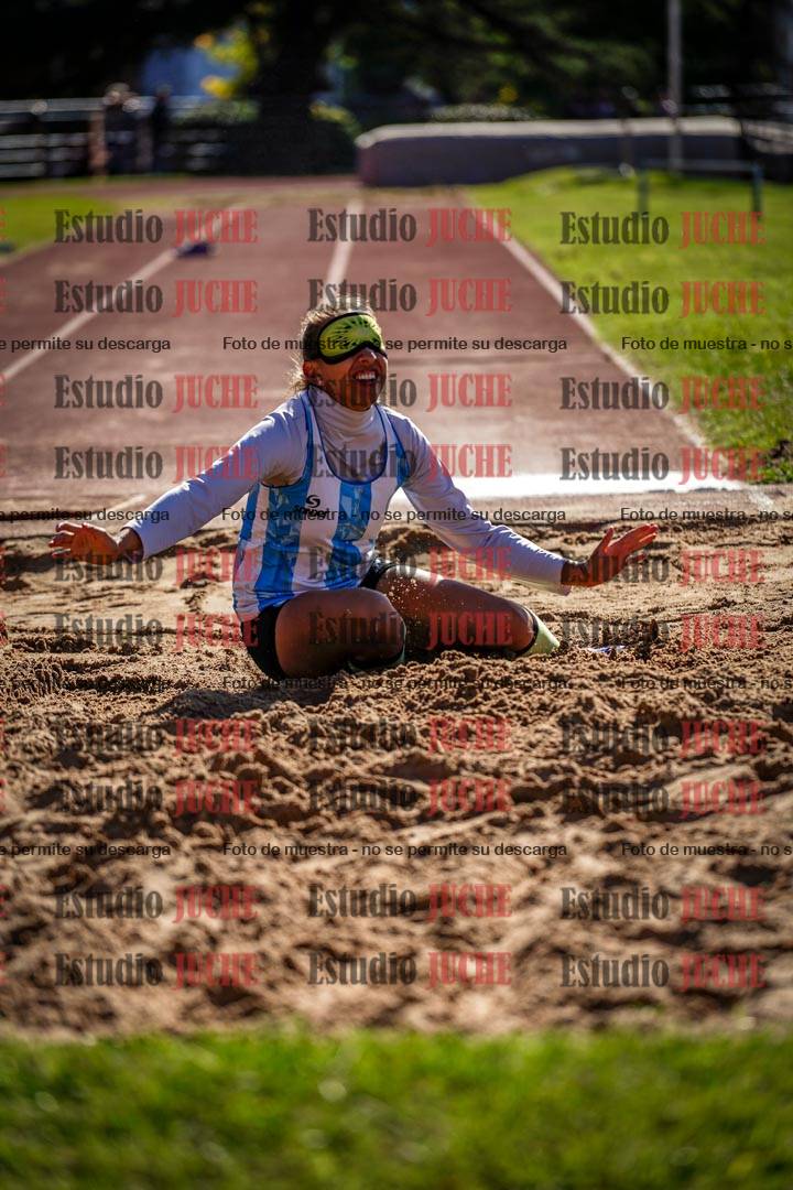 Fotos del salto en largo de mujeres y varones - COPAR