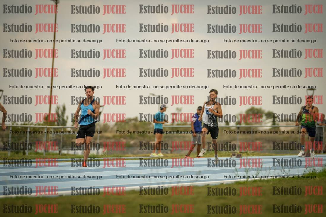 Fotos de los 300 m llanos de varones