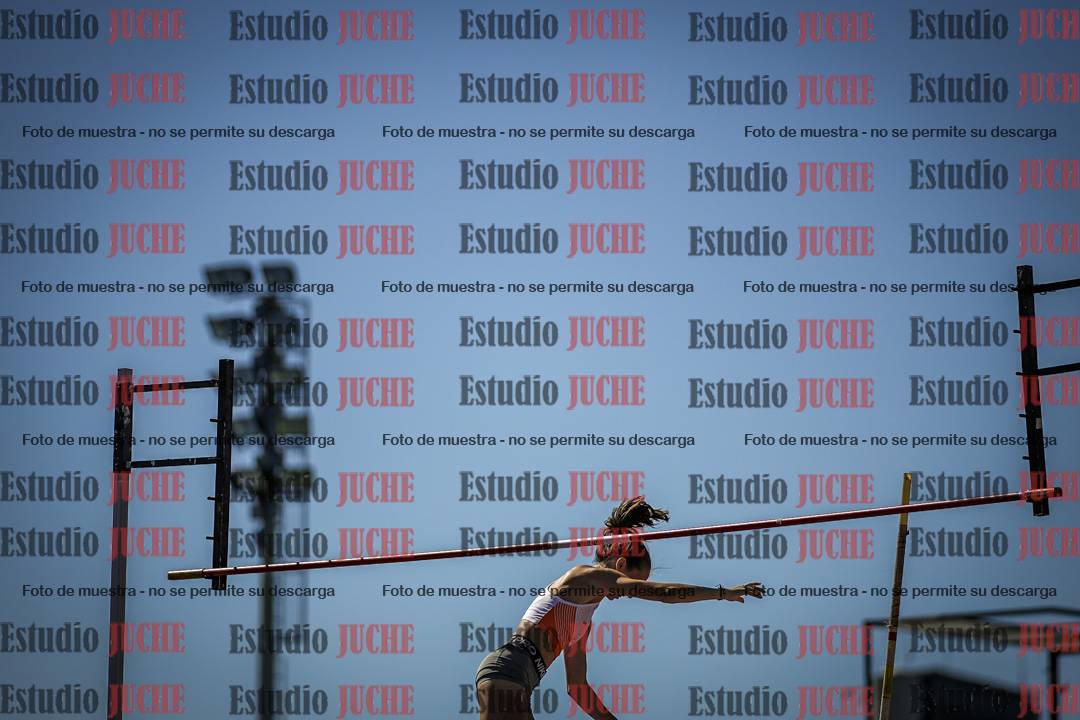 Fotos del salto con garrocha de mujeres y varones