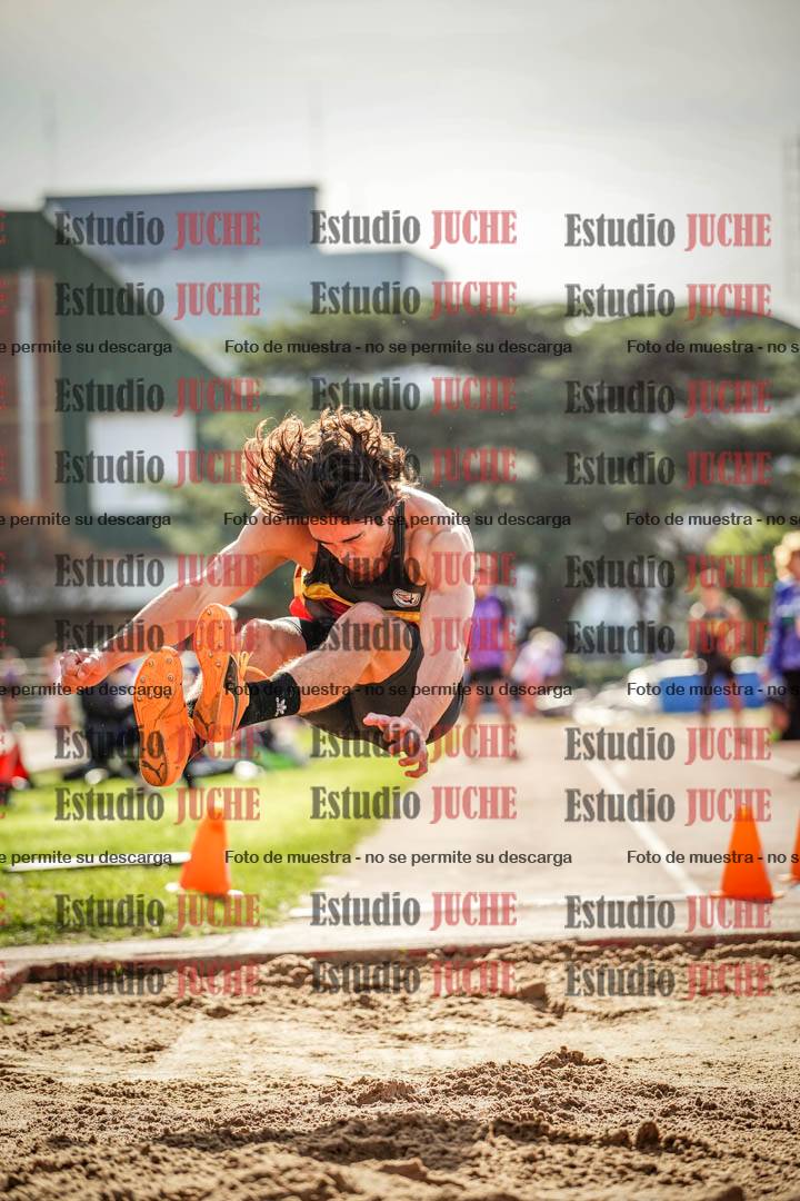 Fotos del salto en largo de varones