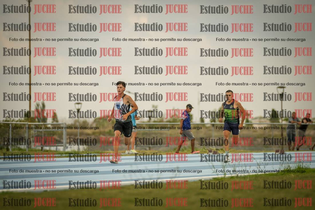 Fotos de los 300 m llanos de varones