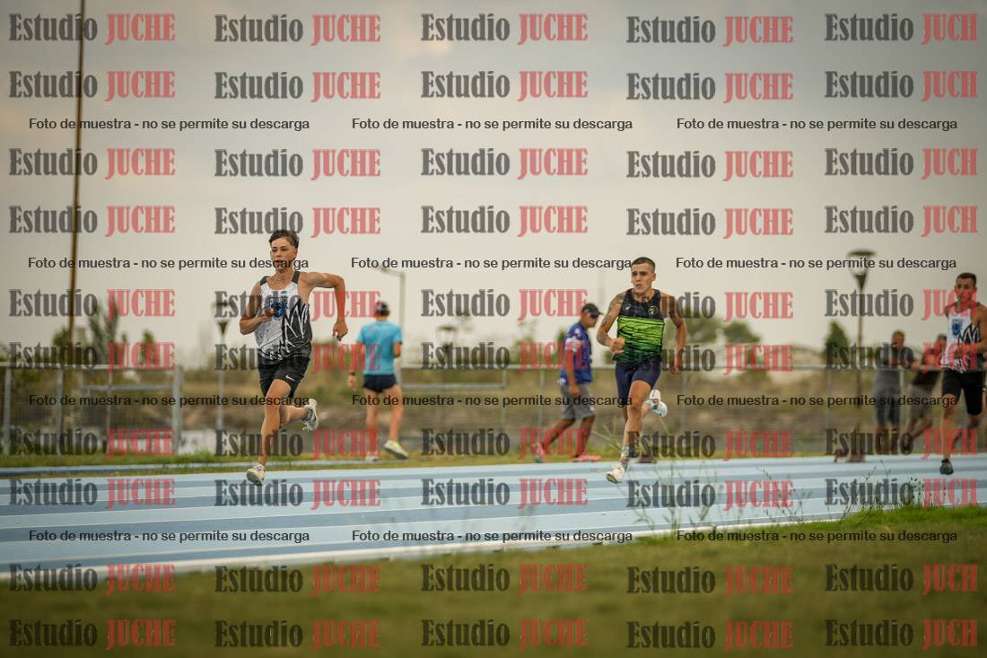 Fotos de los 300 m llanos de varones