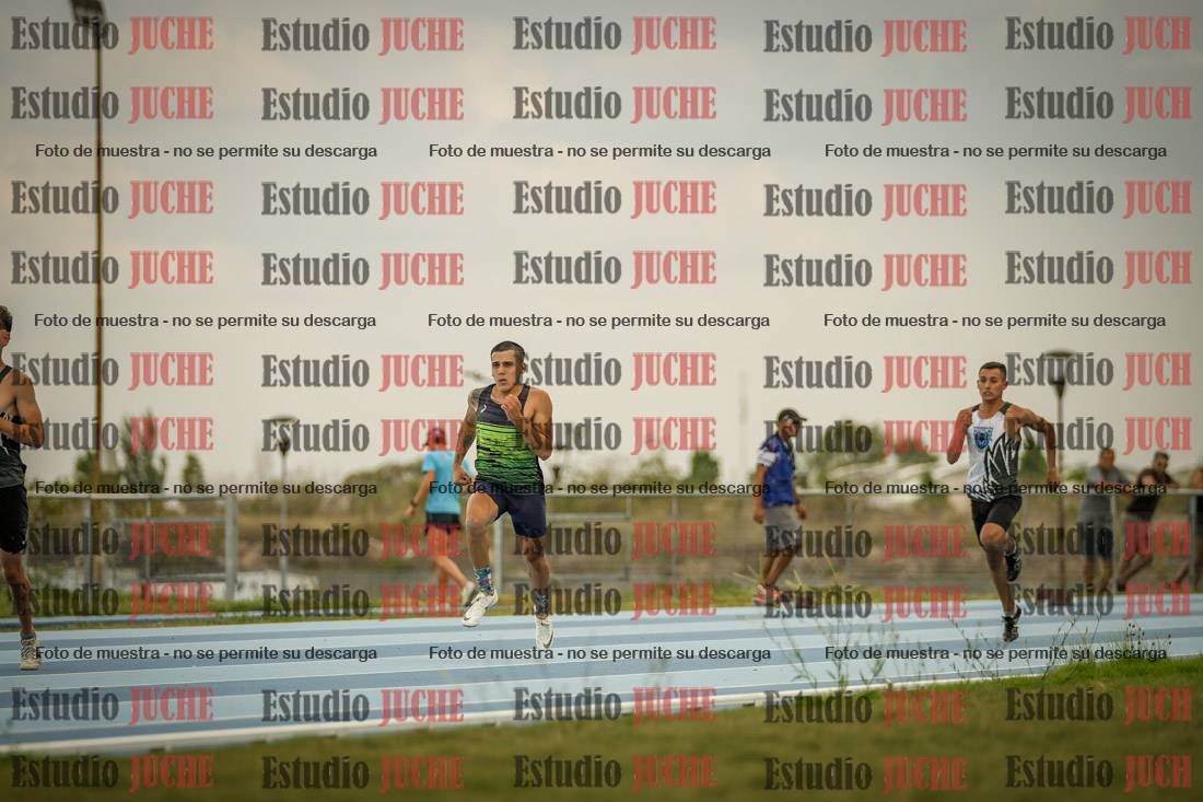 Fotos de los 300 m llanos de varones