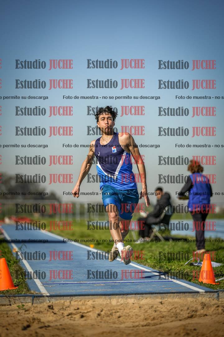Fotos del salto en largo de varones