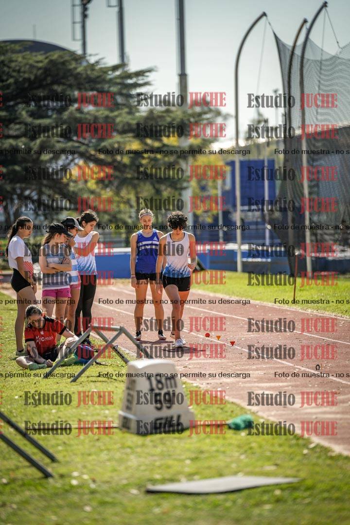 Fotos del salto en largo de mujeres - ambas categorías