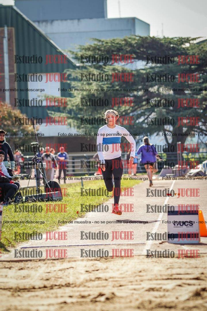 Fotos del salto en largo de mujeres