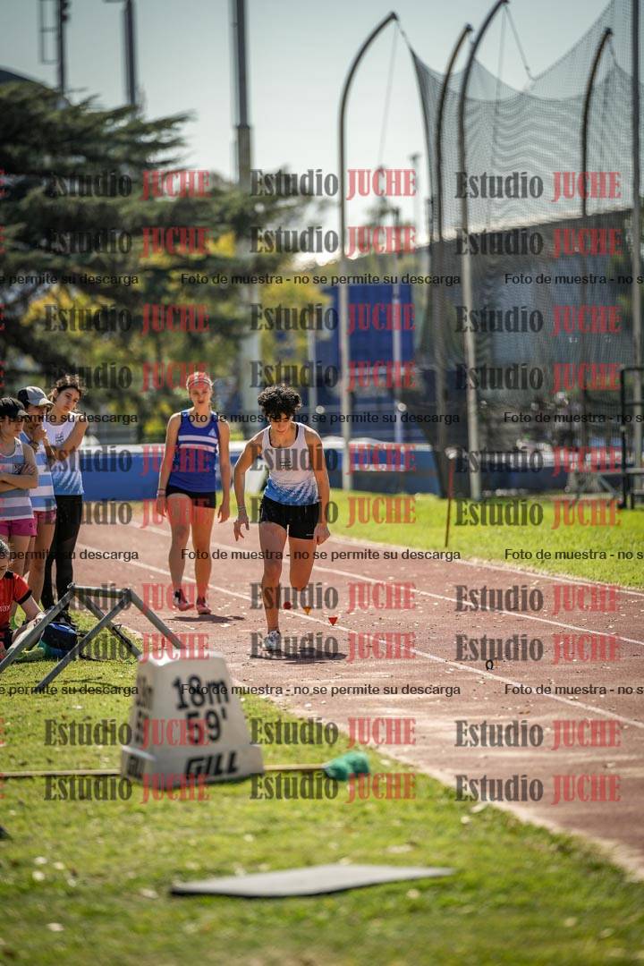 Fotos del salto en largo de mujeres - ambas categorías