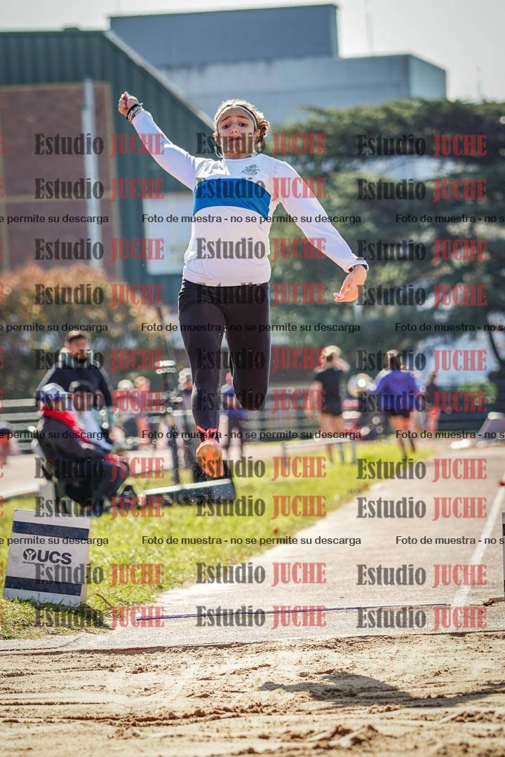 Fotos del salto en largo de mujeres