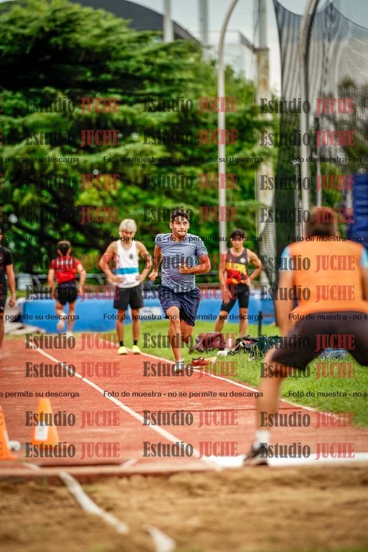 Fotos del salto en largo de varones