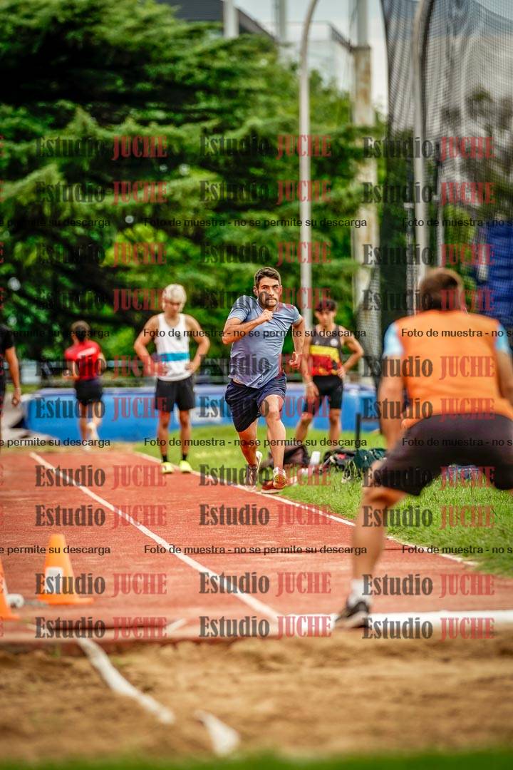 Fotos del salto en largo de varones