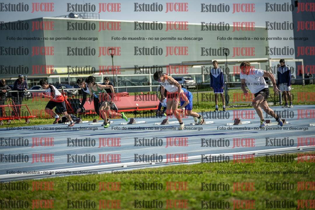 Fotos de los 100 m llanos de varones - U17