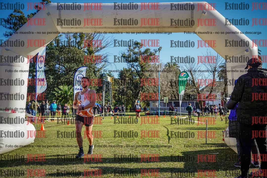 Fotos de la llegada del cross de 4000 m - varones