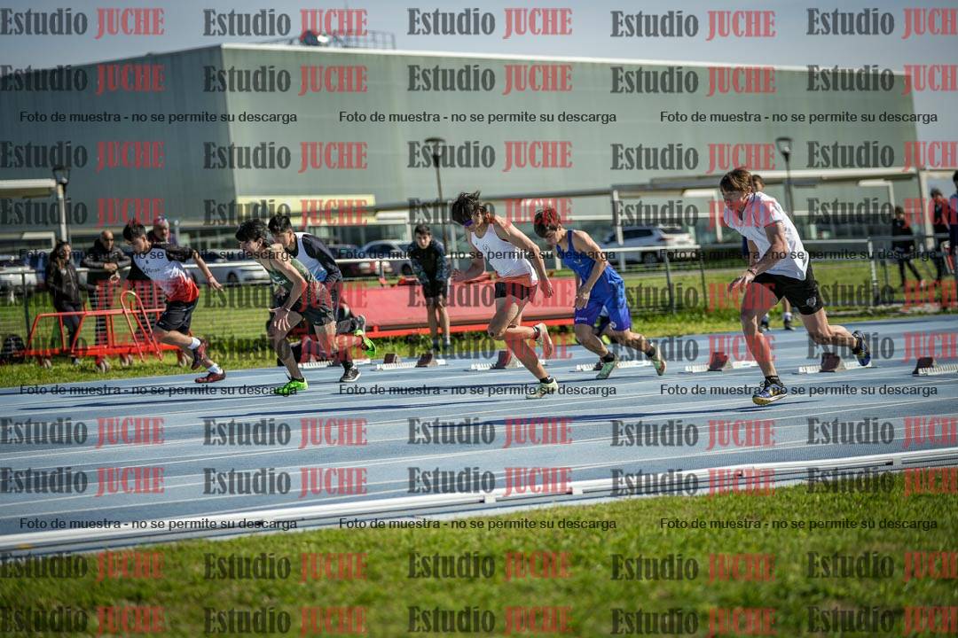 Fotos de los 100 m llanos de varones - U17